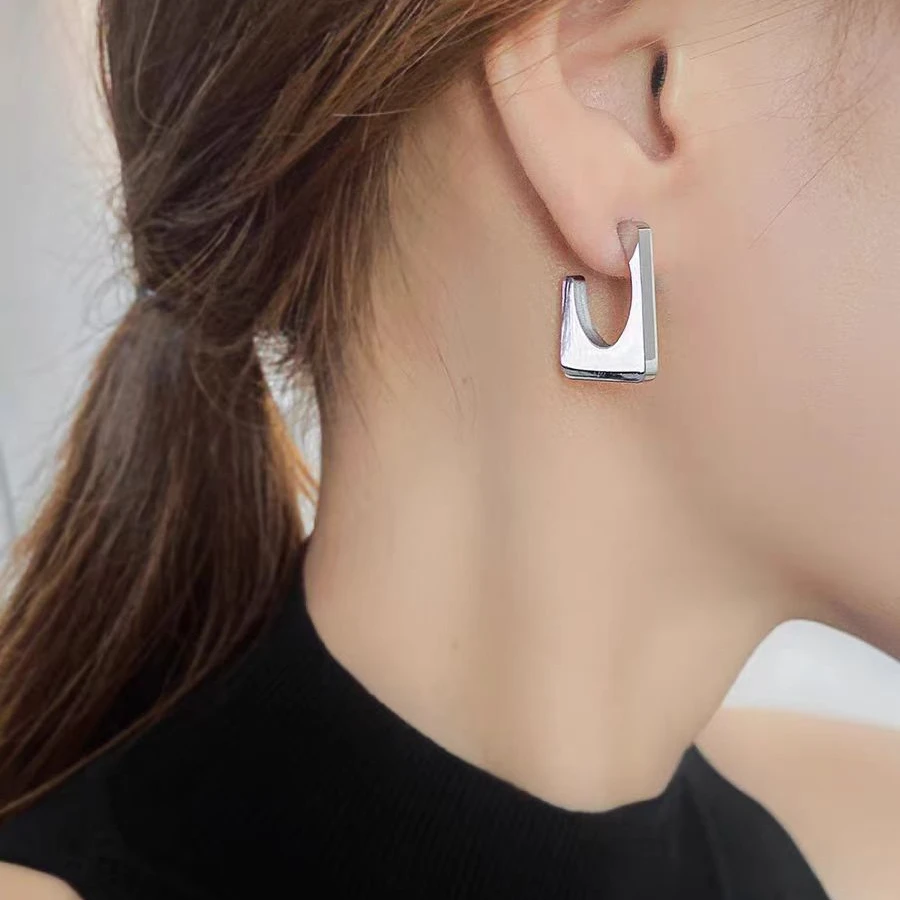 铜合金耳饰 欧美高级感银色简约耳钉冷淡风亮金属小众耳环耳饰i