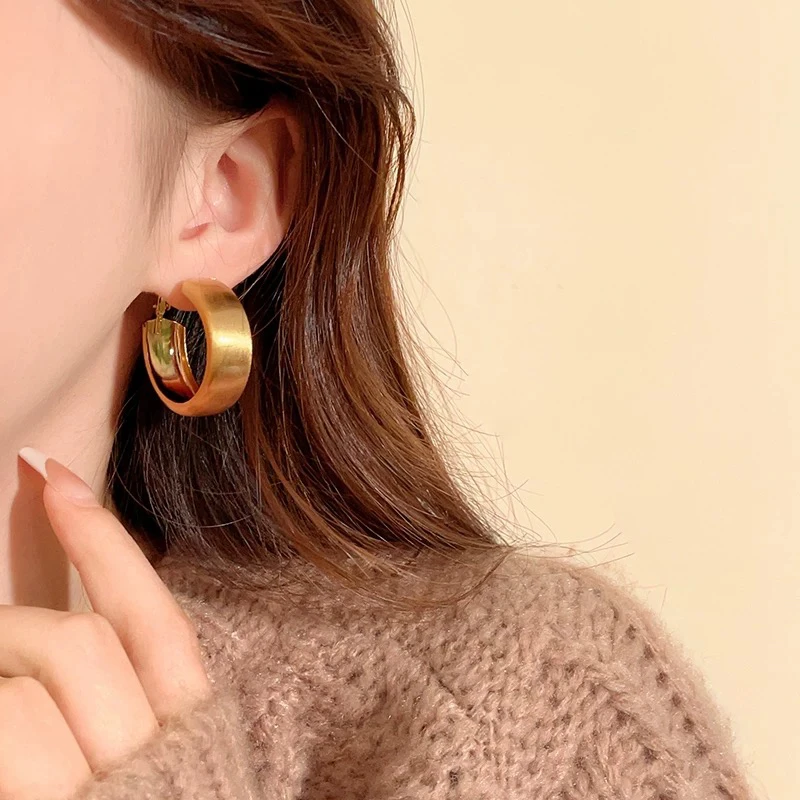 铜合金耳饰 超飒的欧美金属感拉丝圆形耳圈气质磨砂感圈圈耳环潮