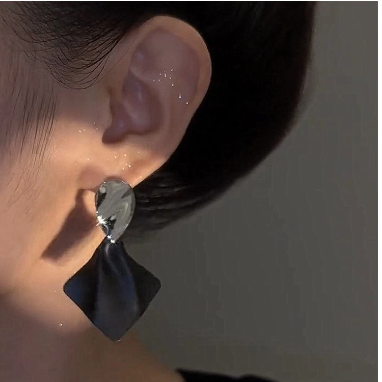 铜合金耳饰 秋冬墨黑优雅百搭轻奢时尚个性小众气质高级感耳饰女i