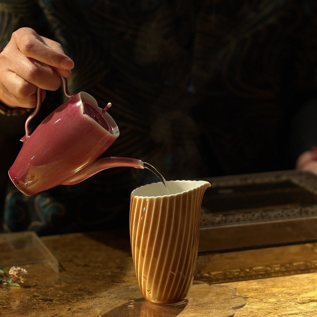 器物之美 | 予御 | 青塘单色釉花口水滴壶（豇豆红）