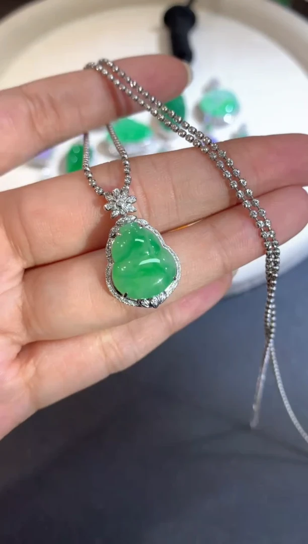 【闪购商品】翡翠吊坠(不含链)18K金镶嵌A178|3980