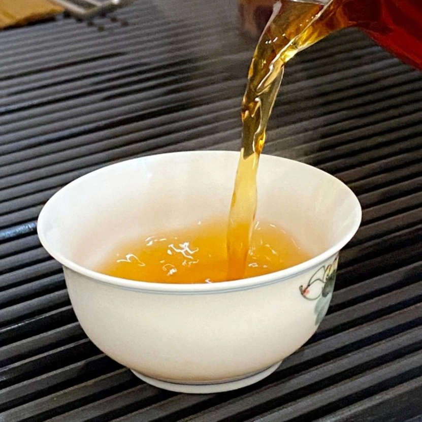 2010年~班章老寨~云南大叶种晒青毛茶普洱茶生茶357g一饼