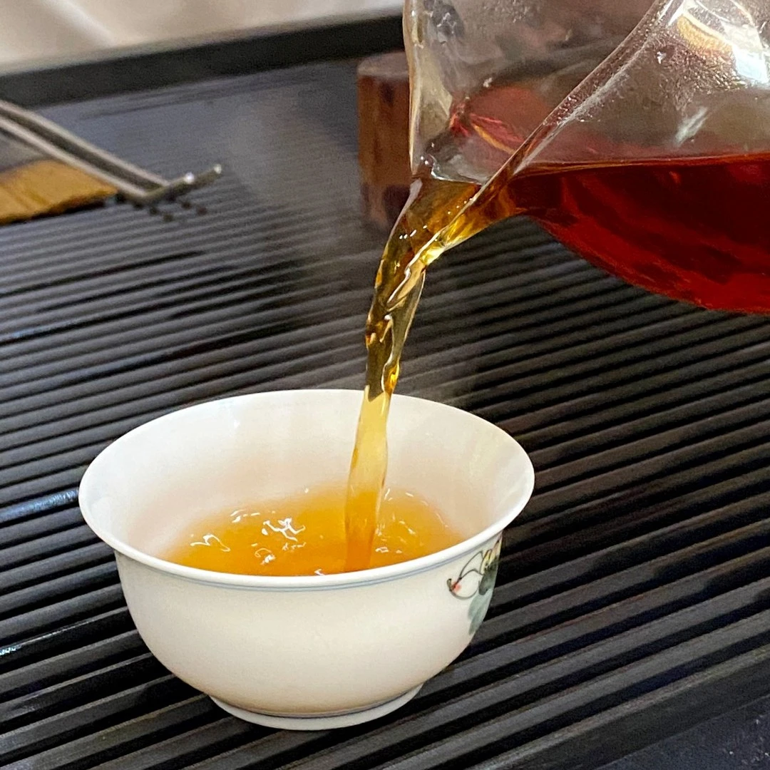 2002年阳春~易武古树圆茶~云南大叶种晒青毛茶普洱茶熟茶一饼通用