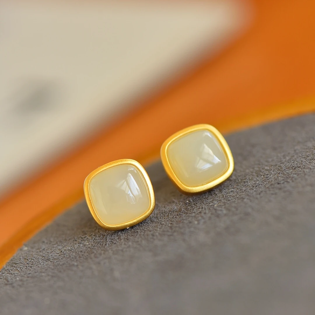 和田玉S925银镶嵌方糖耳钉