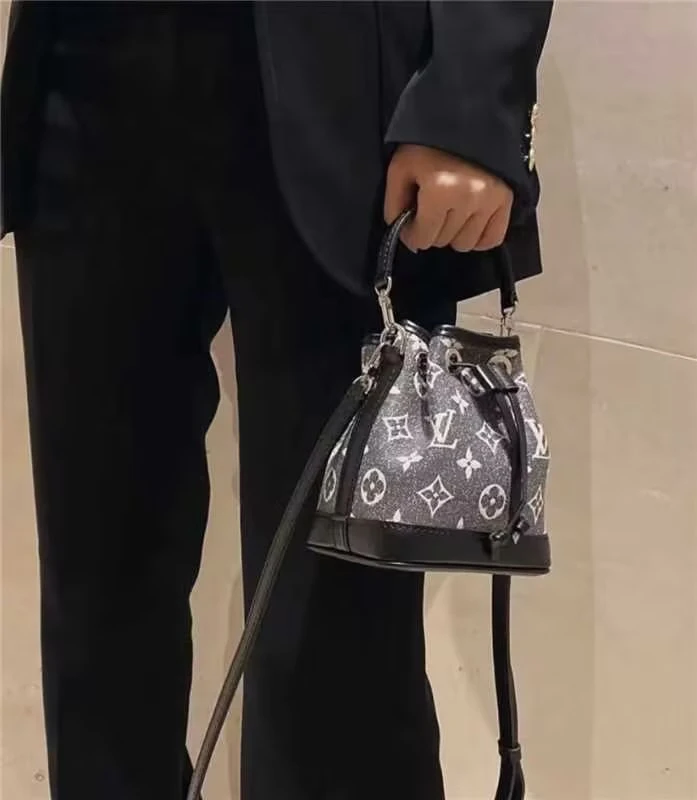 95新 LouisVuitton/路易威登 0327 黑色丹宁老花nano noe斜挎包