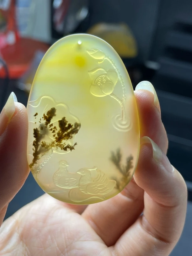 黄龙玉水草花鸳鸯挂件