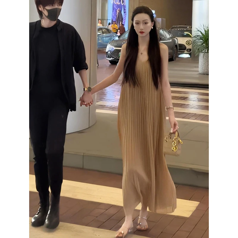 性感压褶百褶吊带连衣裙女2024夏季新款高级感V领度假风无袖长裙
