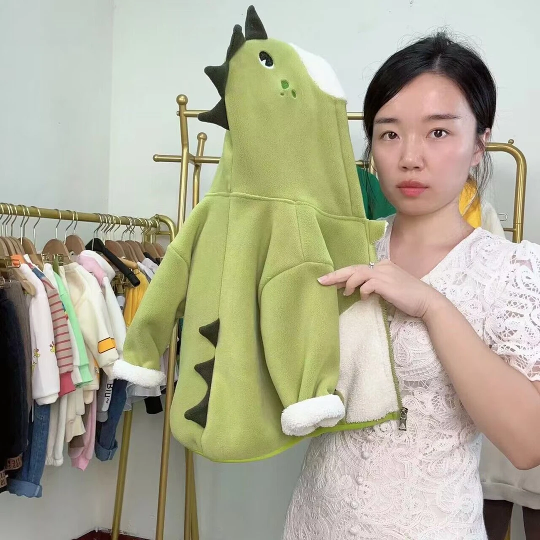 男女儿童绿色秋冬新款可爱小童1岁宝宝休闲奥利绒卡通连帽卫衣3岁
