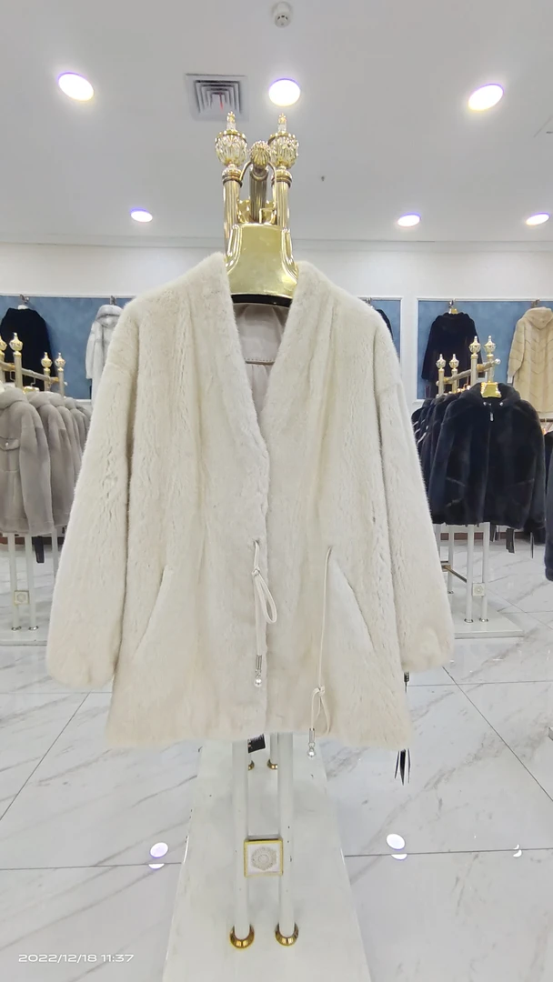 新款冬季女士保暖外套