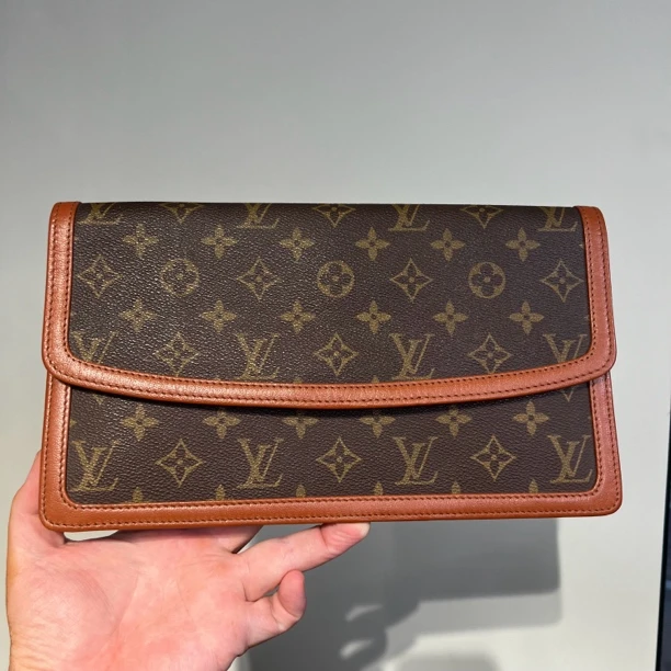 95新 LouisVuitton/路易威登 Lv红皮手拿信封包