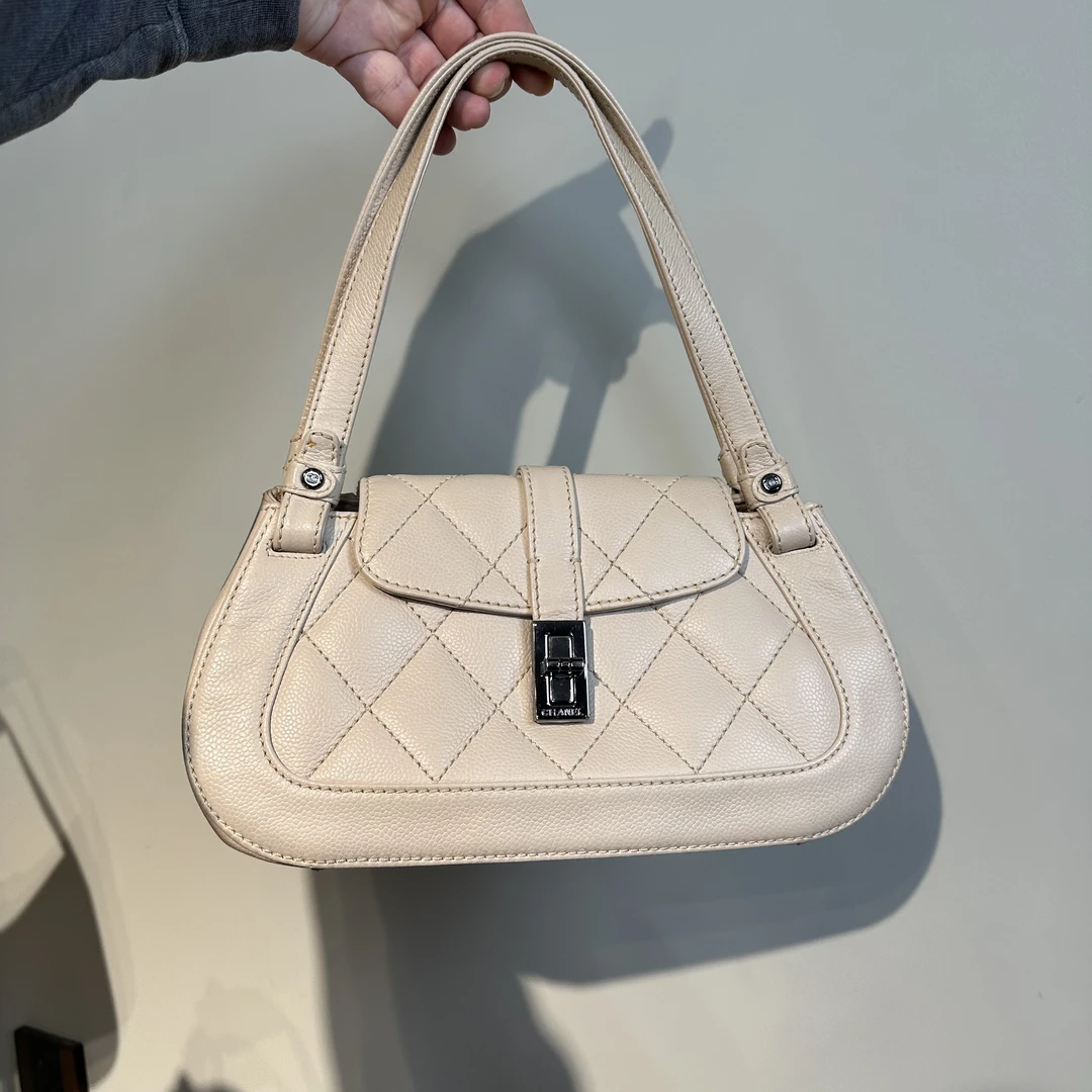 95新 Chanel/香奈儿 奶昔白2.55扣手提包