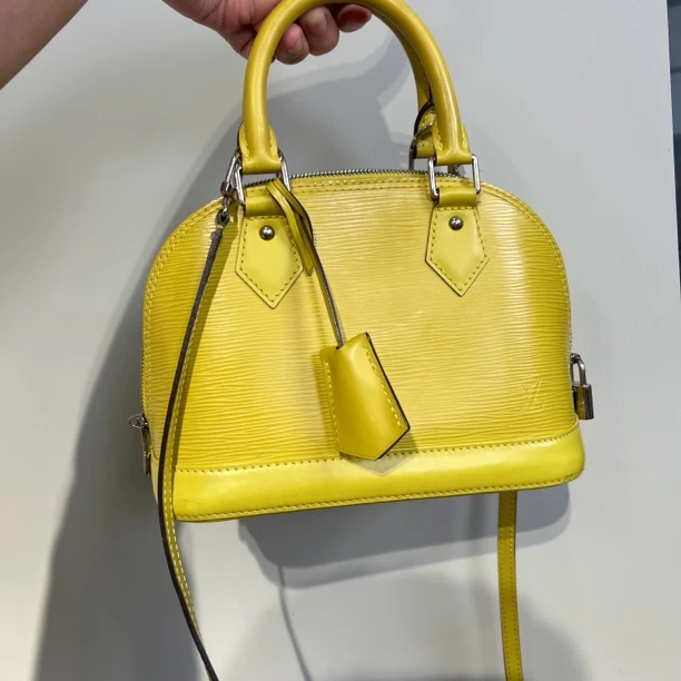 95新 LouisVuitton/路易威登 Lv水波纹贝壳BB橄榄色