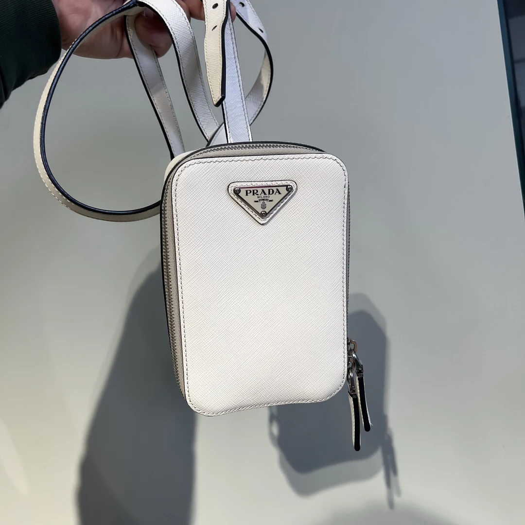95新 Prada/普拉达 白色全皮正标胸包