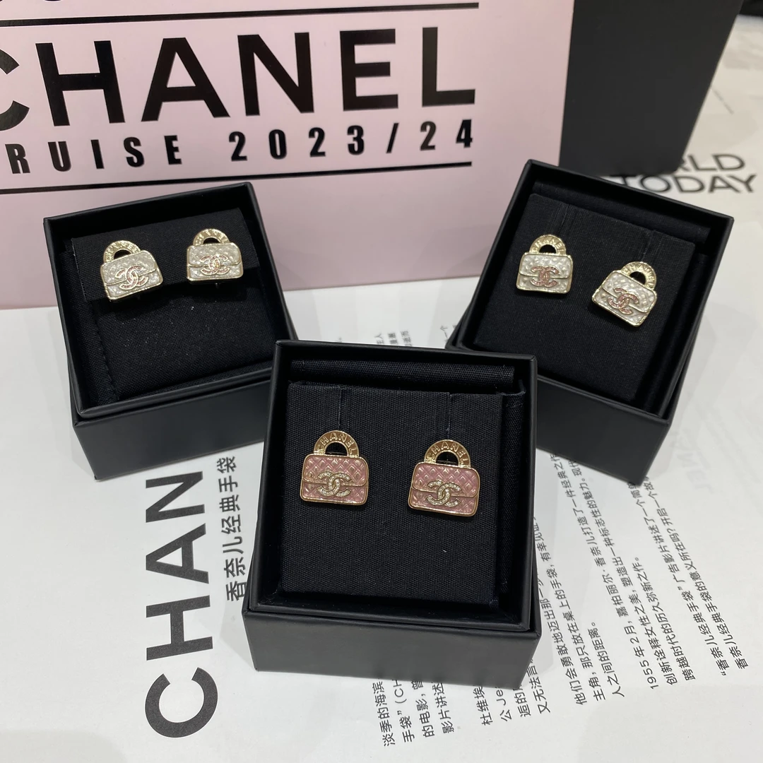 全新未使用 Chanel/香奈儿 包包耳钉/耳夹 粉色 白色