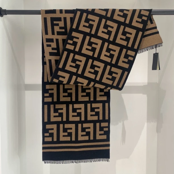 未使用 FENDI/芬迪 【无盒】经典棕色爆款老花羊毛围巾180×35cm