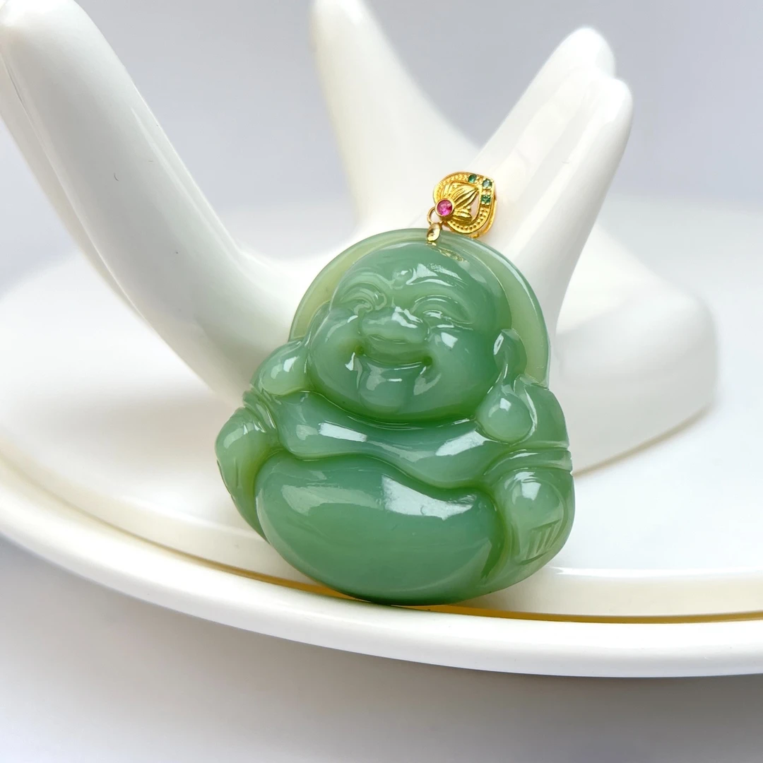 玉美人菲菲-27098-18K和田玉吊坠佛公32mm