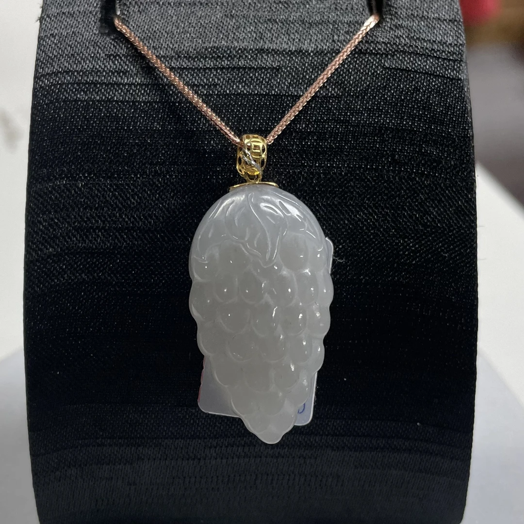 【春日珠宝】菲菲珠宝好*18K和田玉葡萄吊坠