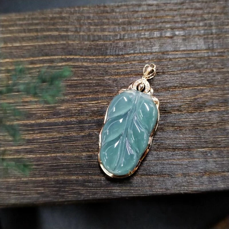 【春日珠宝】菲菲珠宝好*18K翡翠叶子约32-33mm吊坠