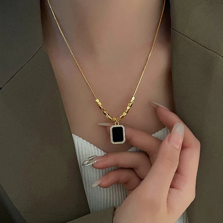 钛钢项链 1062黑色方牌无事牌项链女轻奢小众高级感锁骨链配饰