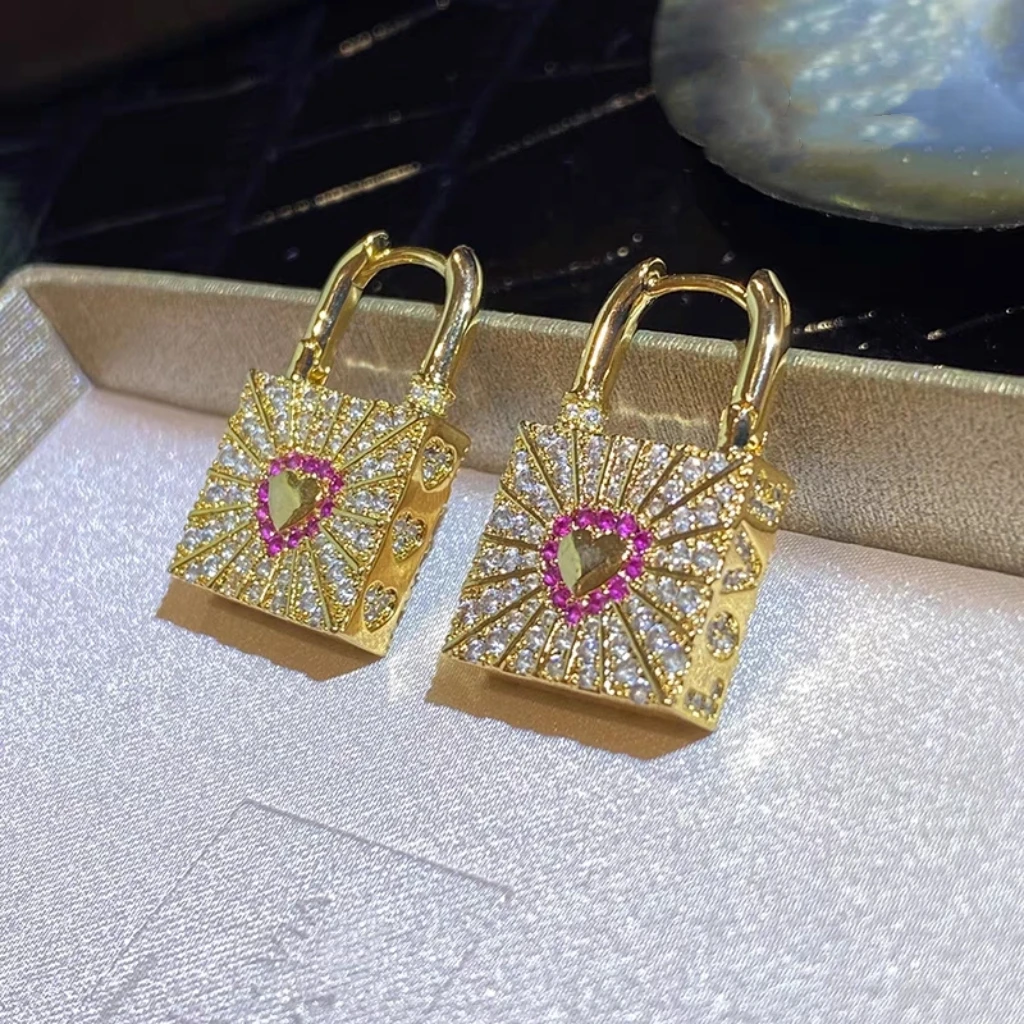 铜合金合成锆石耳饰 1351双面微镶设计感爱心锁扣高级感耳饰女