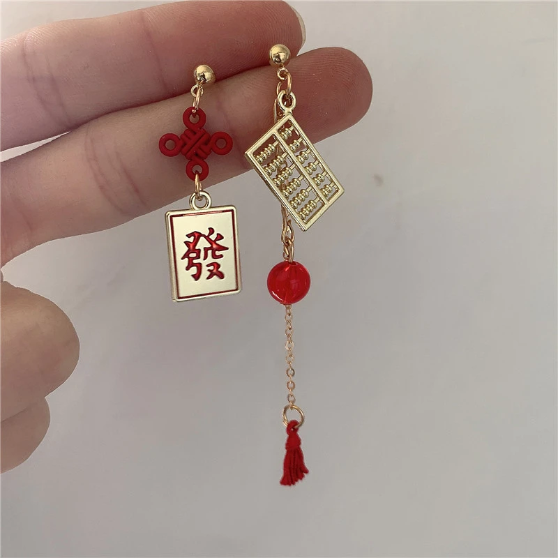 高级感不对称算盘發字流苏耳钉个性过年小众设计感红色新年耳饰潮