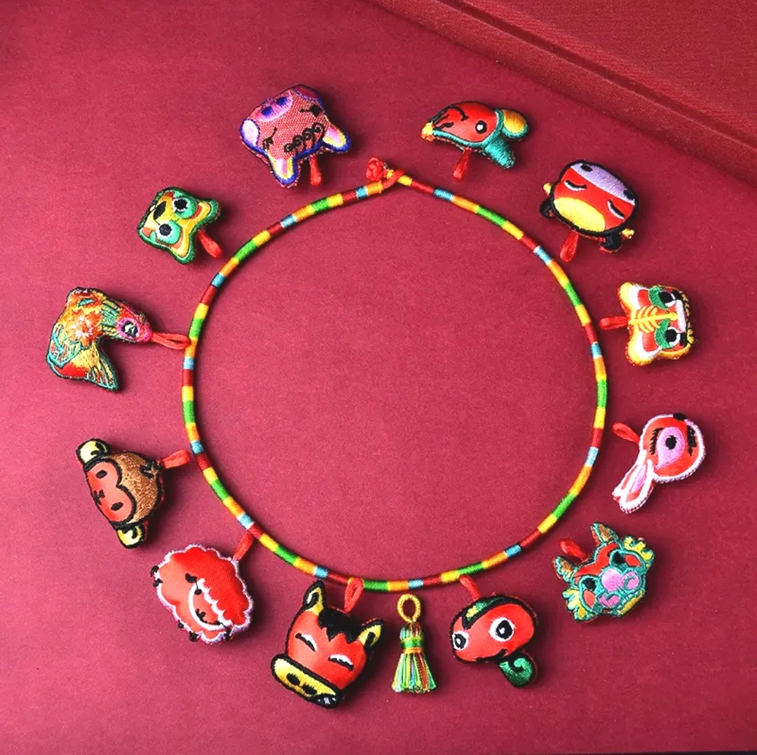 非金属布艺吊坠 端午节艾草香包十二生肖吊坠五彩项圈宝宝挂坠