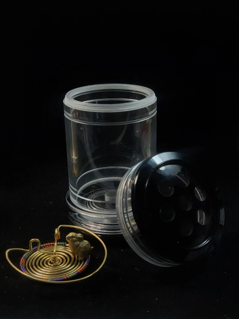 S43李勇黑色七孔亚克力蝈蝈罐活体罐配黄铜兔子簧尺寸120*65*5