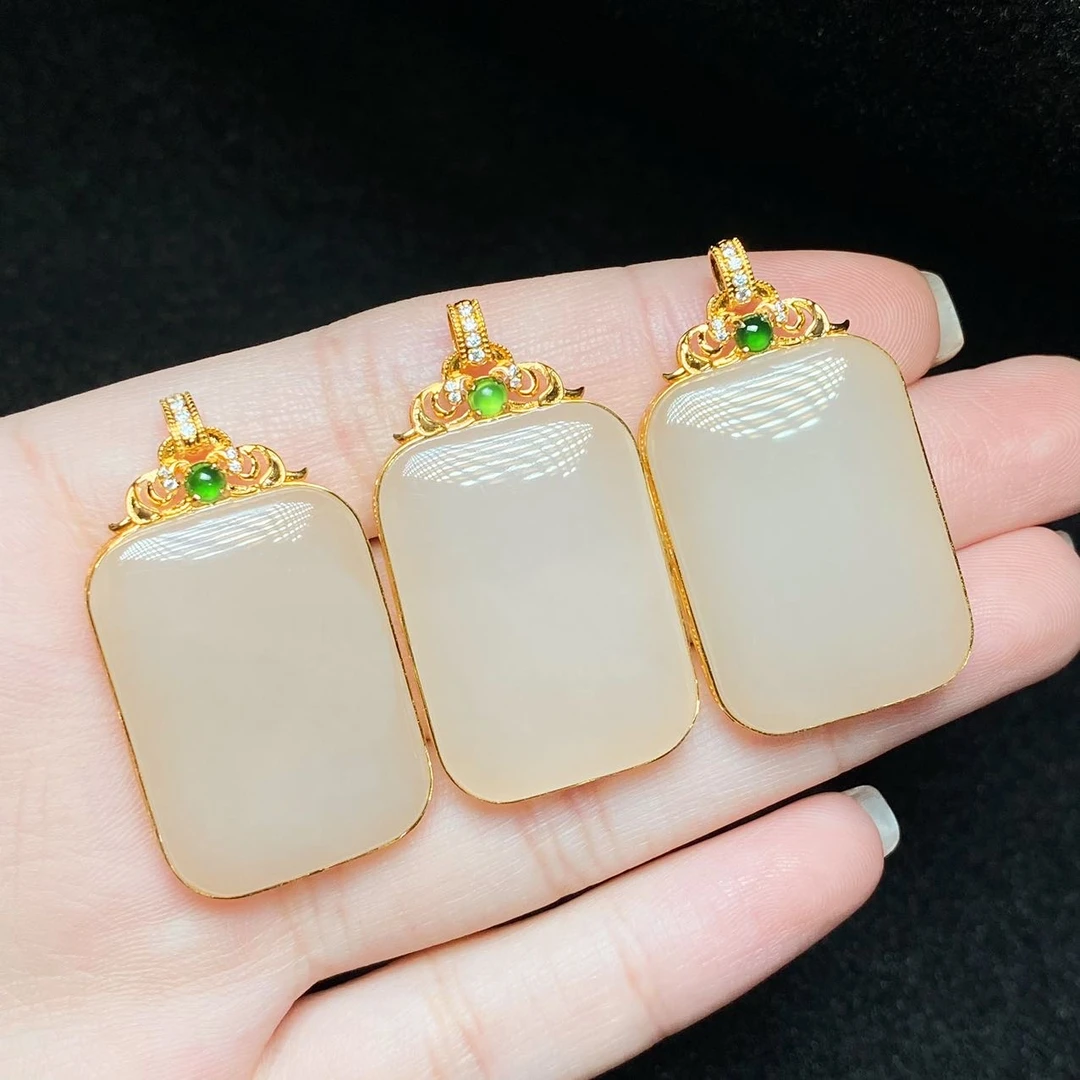 【小宝珠宝】7 S0290-18K金镶嵌和田玉吊坠-多样性发一件-18x26x6mm