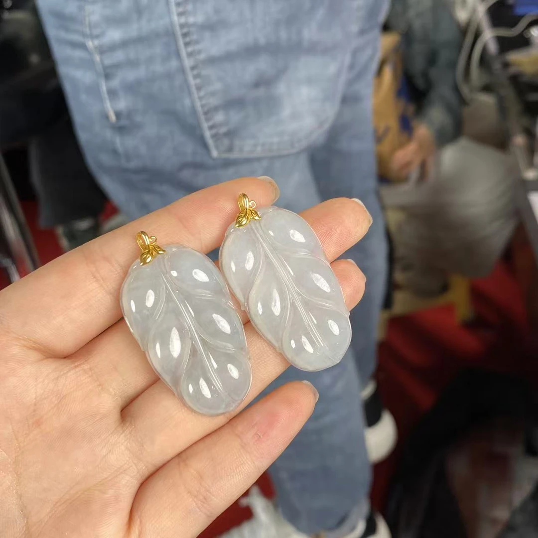 【小宝珠宝】14 S81729-18K金镶嵌翡翠吊坠-多样性发一件-39*21*5mm