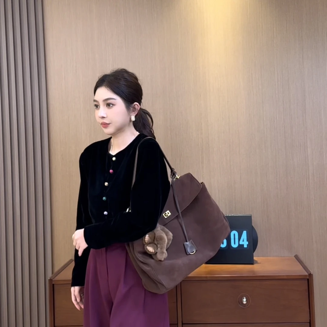 H17法式彩扣黑色丝绒外套~洋气时尚轻奢DH1702