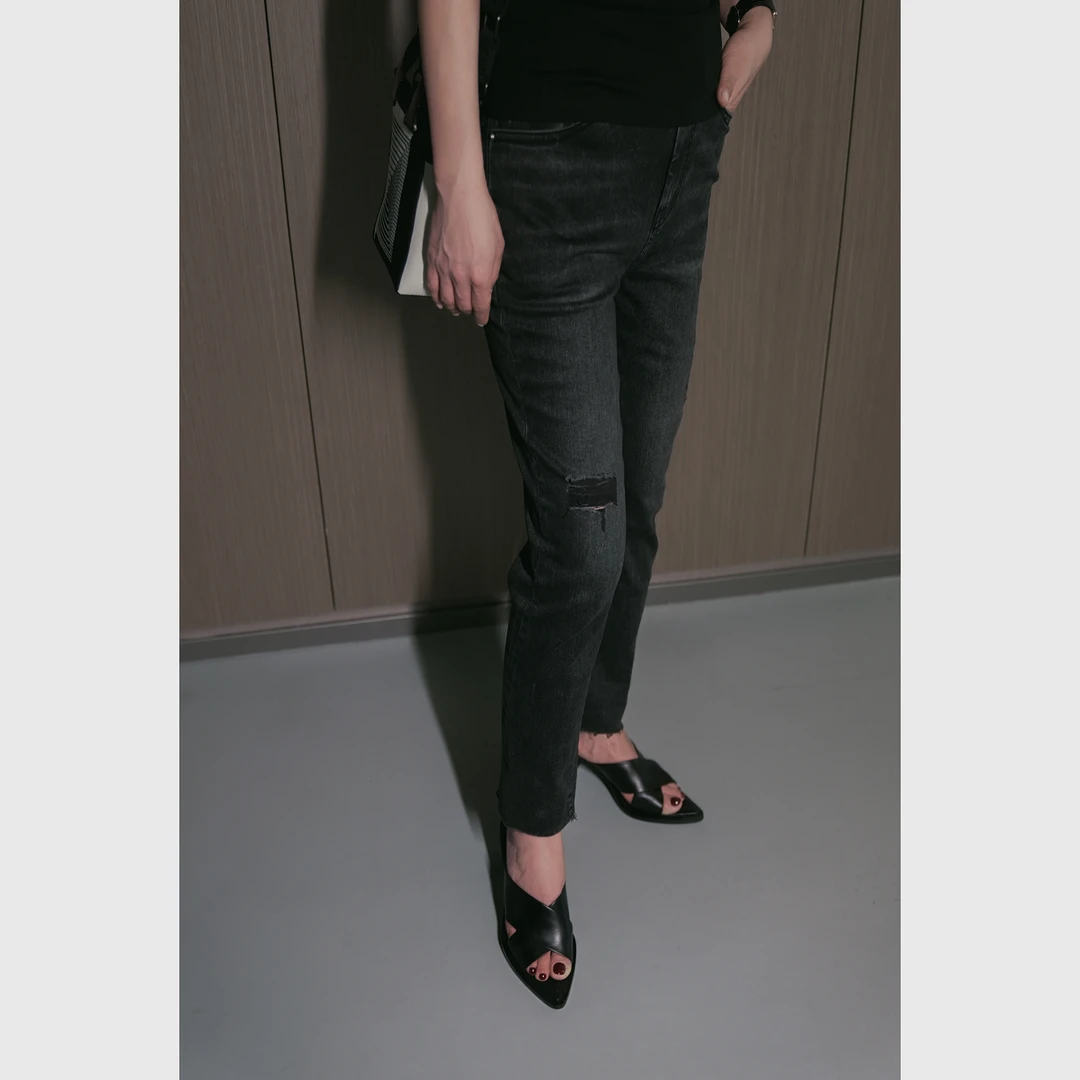 【meebest】(原280)时髦黑灰色破洞牛仔裤K23358