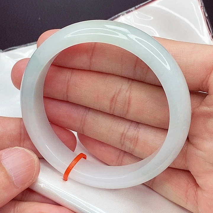 翡翠手镯未镶嵌56圈