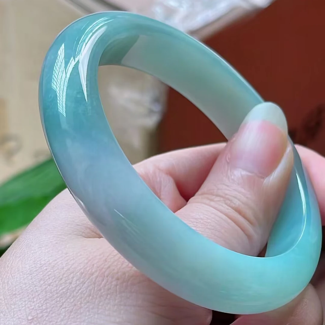 缅甸56圈水润浅绿a货翡翠手镯M113449女款绿色冰透测量高冰飘绿