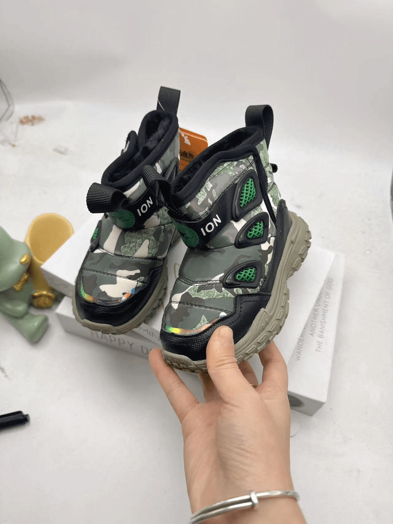 C831儿童三色新款雪地靴