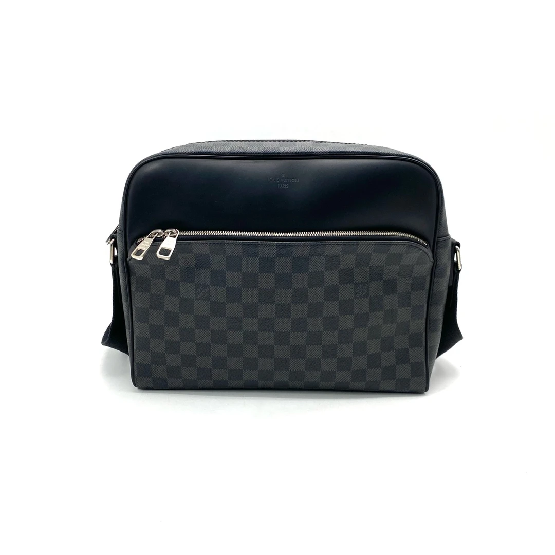 95新 LouisVuitton/路易威登 黑棋盘格拼皮斜挎包 尺寸33/26