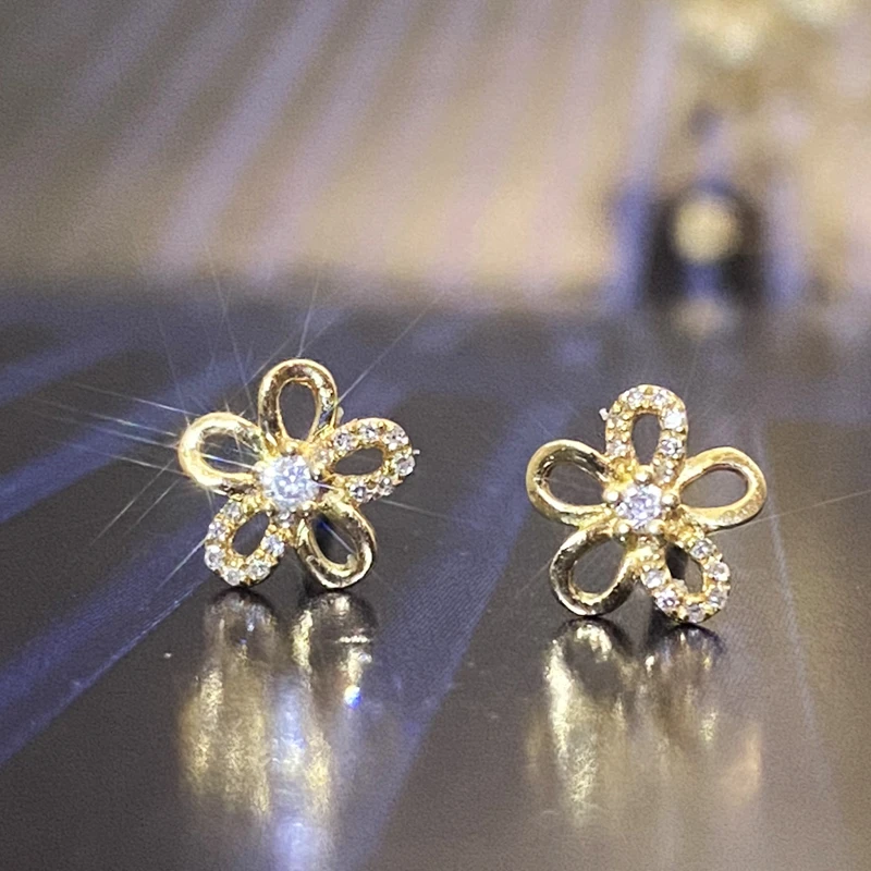 18k金镶钻简约花朵耳钉/新款轻奢高级感小众耳钉设计感五瓣小花