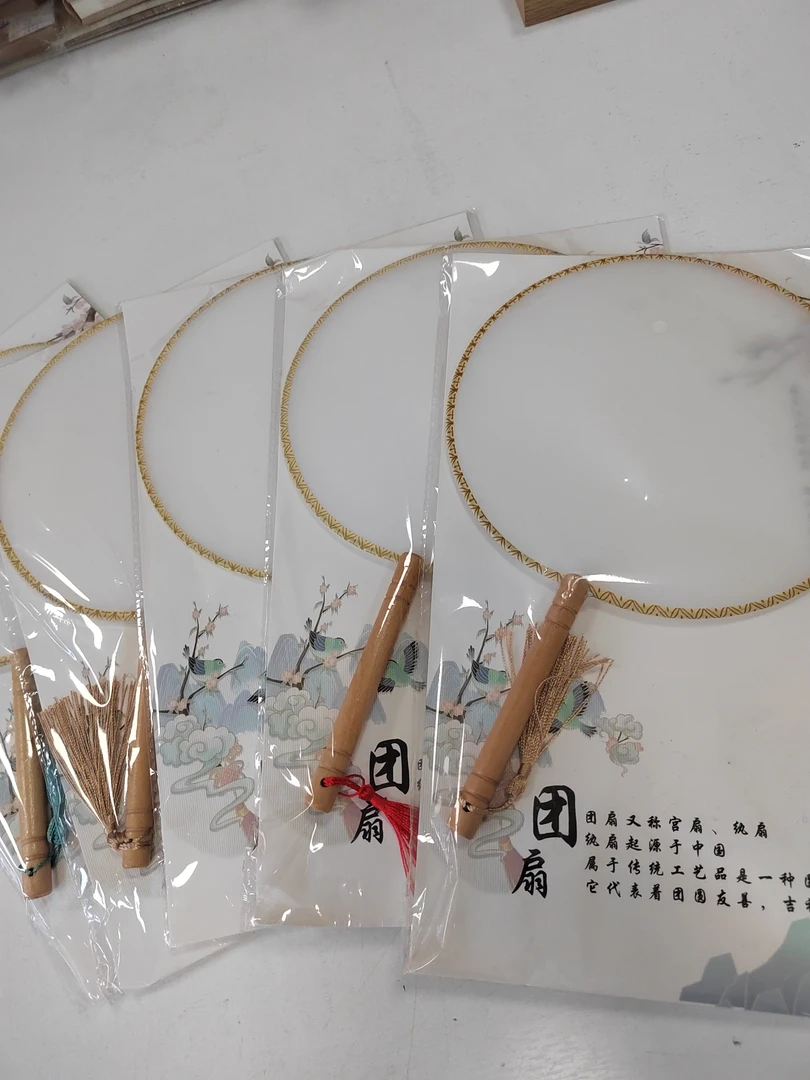 品S084：真丝素白熟绢宫扇直径20cm【10把一组】