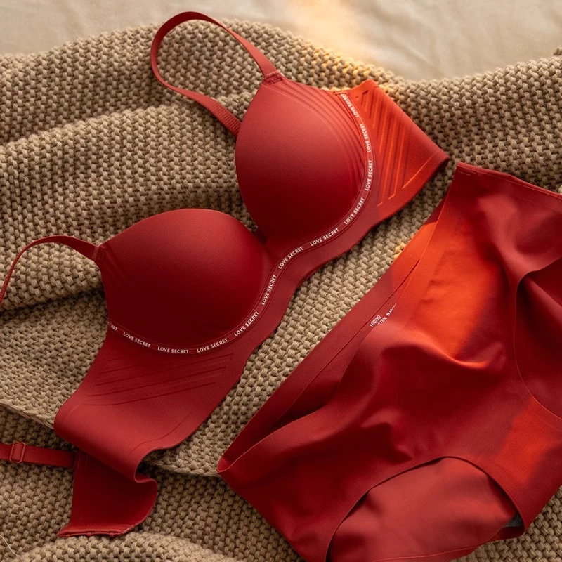 维多利亚本命年红内衣女小胸聚拢调整型无钢圈收副乳无痕性感文胸