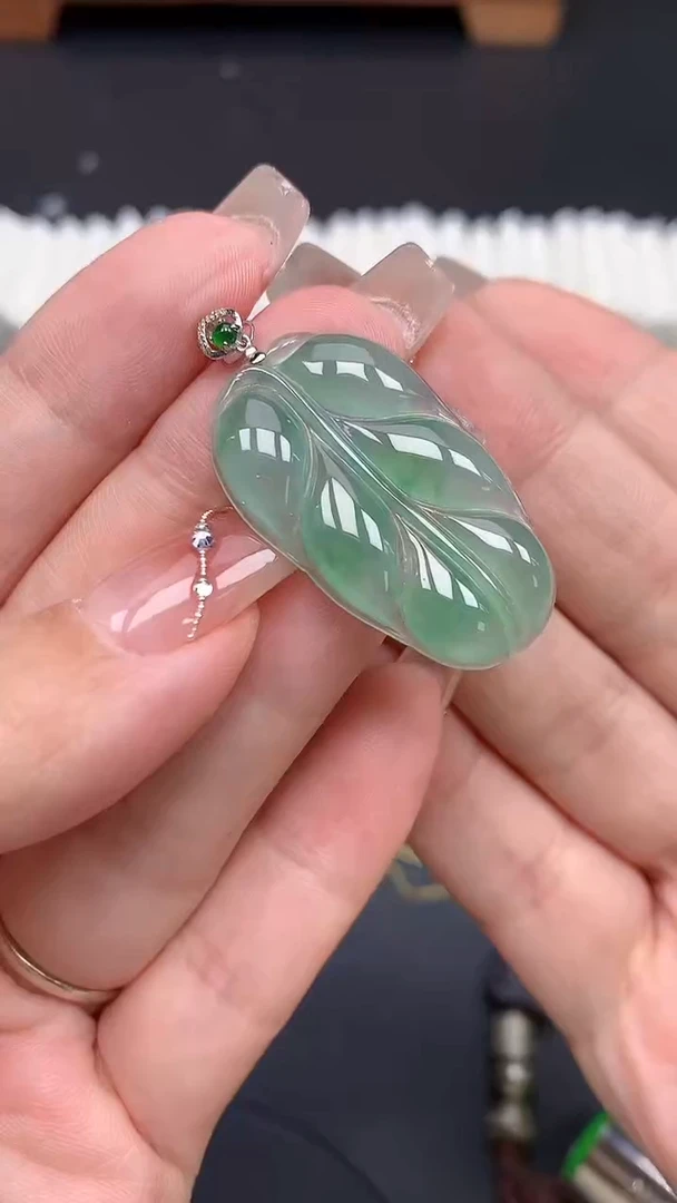 【闪购商品】翡翠吊坠(不含链)18K金镶嵌MS117893