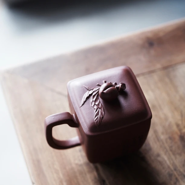 杯杯相传紫砂盖杯宜兴紫砂杯国工储立强全手工方杯桃杯桃李成膝