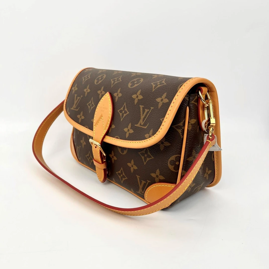 99新 LouisVuitton/路易威登  黑肩带新款法棍/斜挎包/友奢