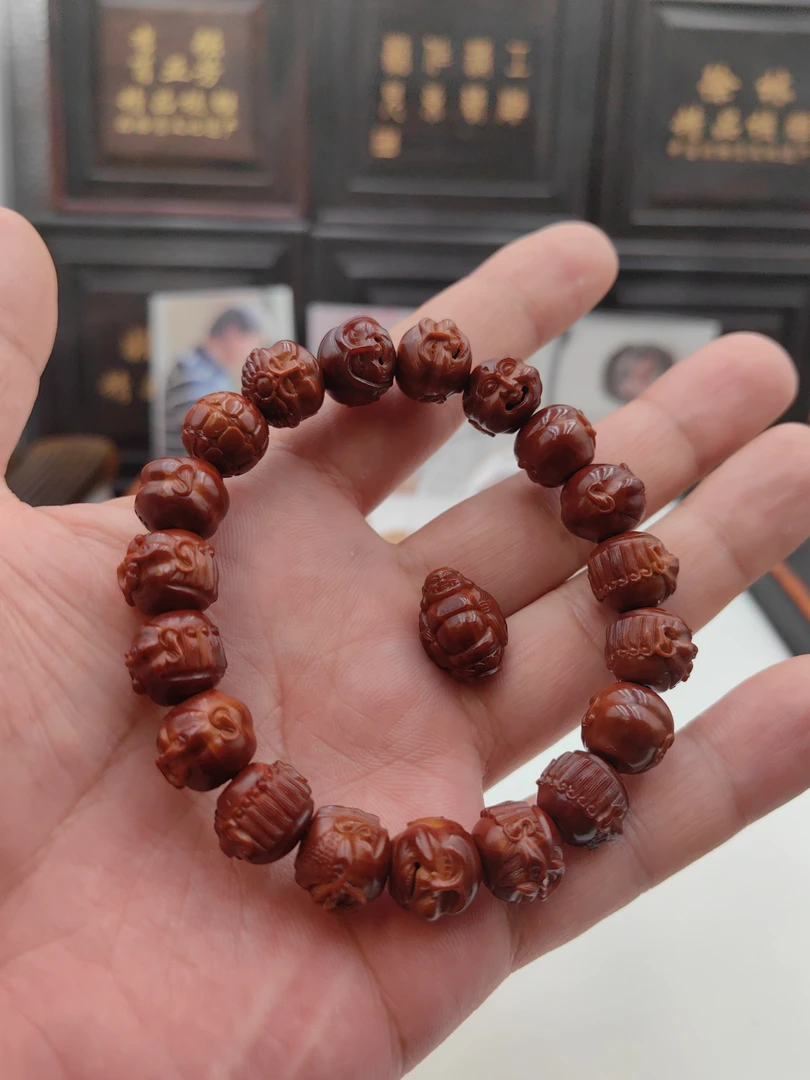 徐林小籽殷派十八罗汉精雕橄榄核手串（回血不刀）