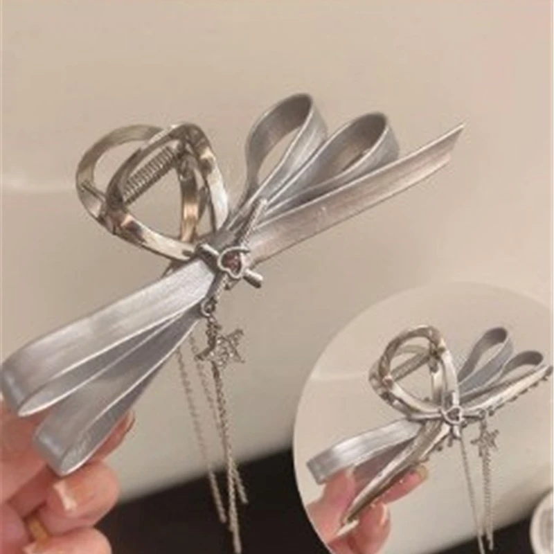 1023【宠粉福利】银色蝴蝶结流苏星星抓夹