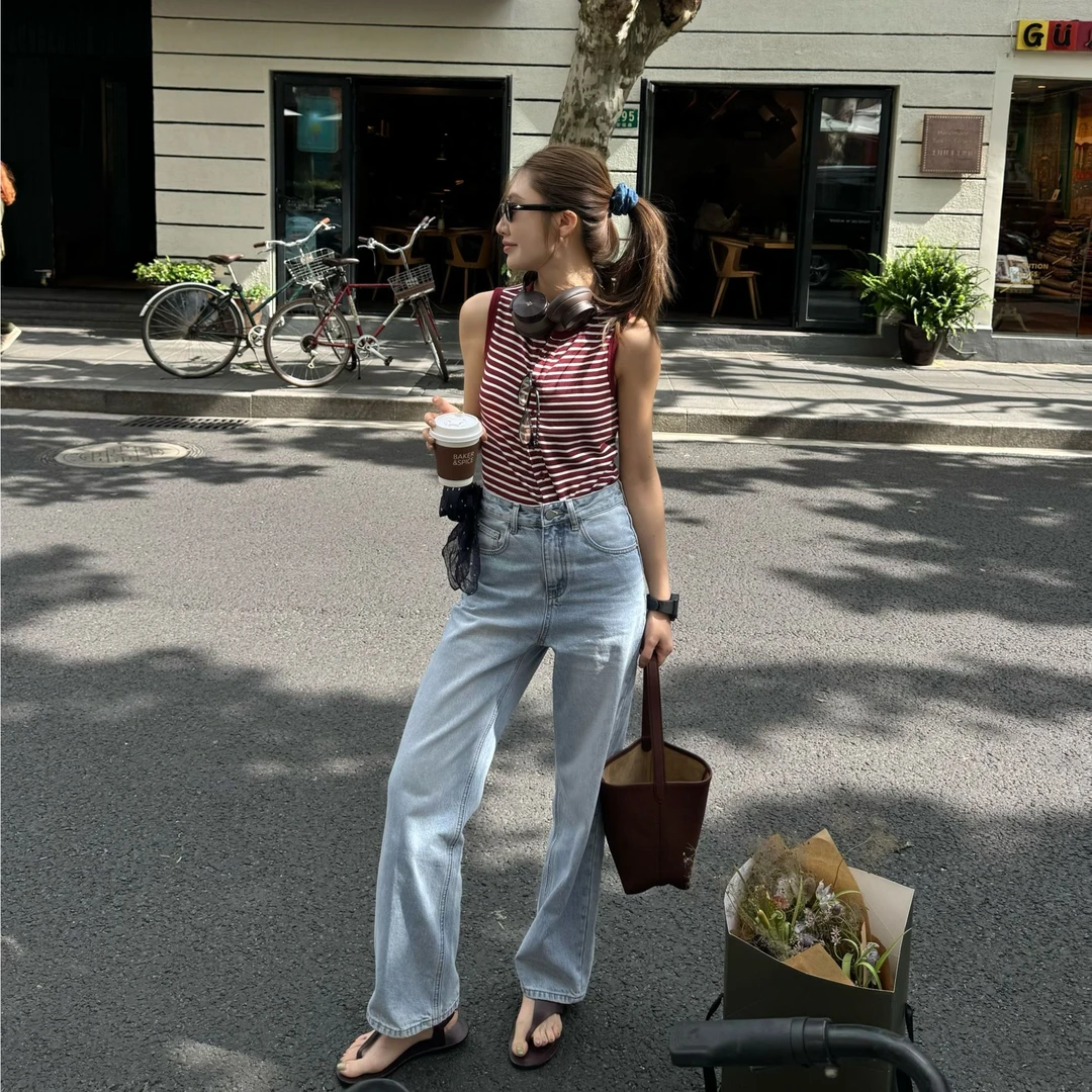 【ASHLEYASS】 “清透夏日”显瘦水洗直筒浅蓝色水洗牛仔裤LSN240068S