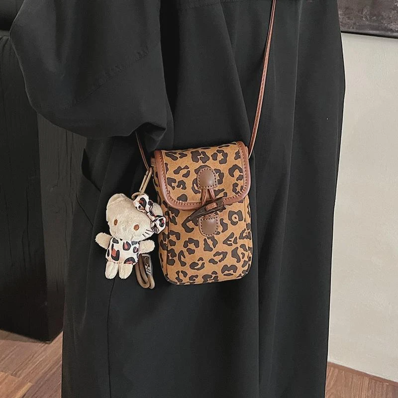 豹纹手机包女斜挎2024新款时尚小众设计休闲韩版高级感爆款小包包