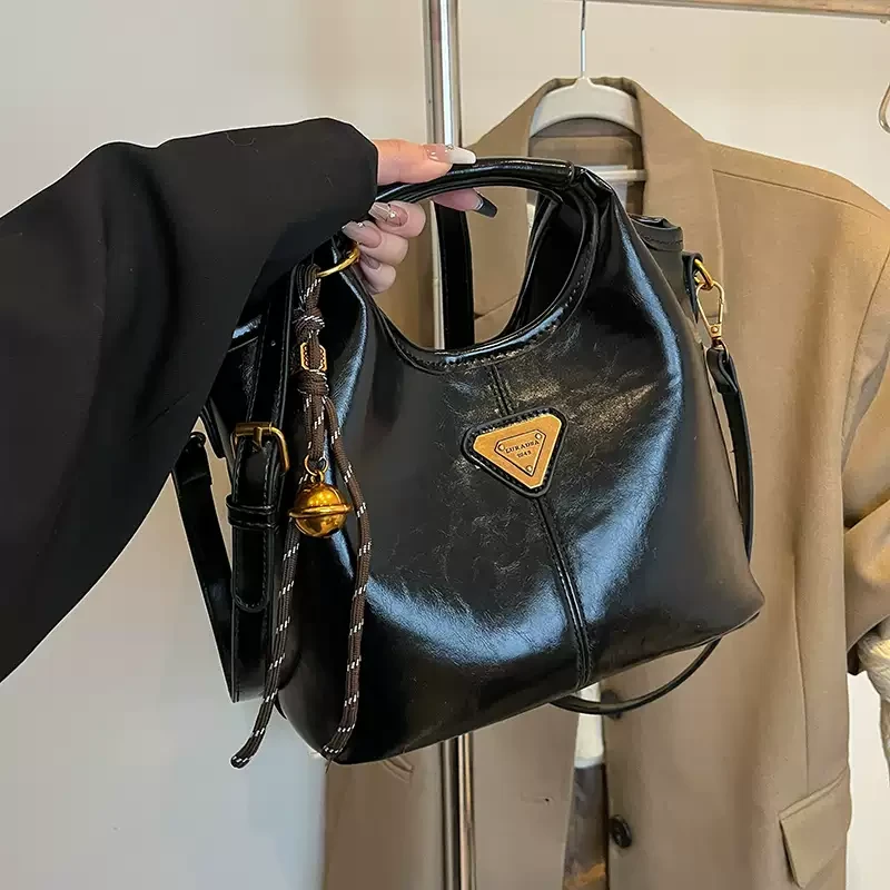 毛呢包包女大容量2024新款秋冬百搭休闲斜挎包女士爆款手提水桶包