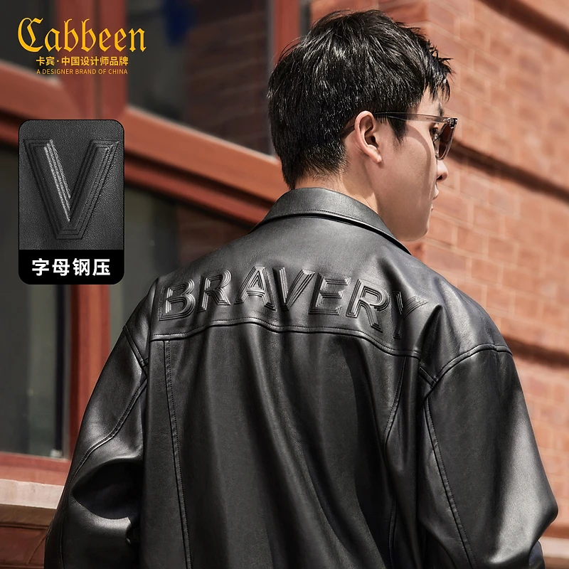 CABBEEN卡宾荔枝纹PU夹克2023秋新款立体钢压字母宽松3233138049
