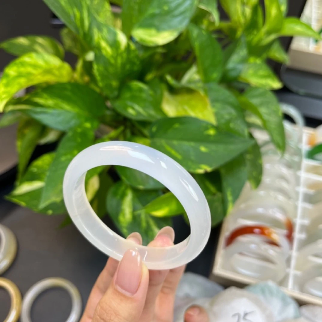 天然玉石玛瑙荔枝冻高冰白月光 （下单备注圈口）