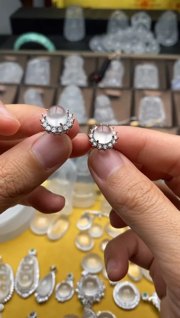 【闪购商品】石英质玉耳钉银S925镶嵌13