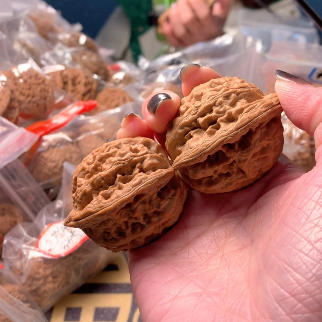 【闪购商品】文玩核桃吊坠破*贼